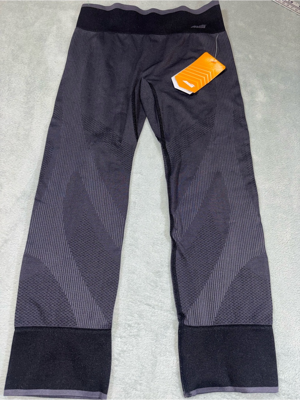 NWT Avia BodyMapped Capri leggings